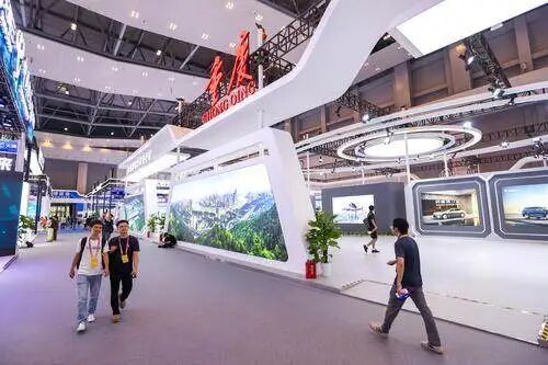重庆日报｜格斗机器人“比武”、无人机“八仙过海”……2025世界智能产业博览会亮点提前看→