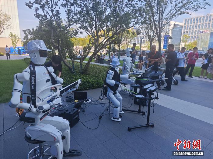 中国人形机器人产业加速拓新应用场景