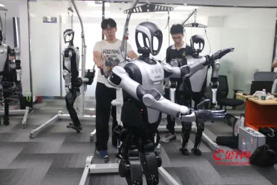 改革开放走在前｜能拣货、能调咖！深圳机器人产业迸发新活力