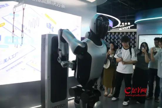 改革开放走在前|能拣货、能调咖!深圳机器人产业迸发新活力