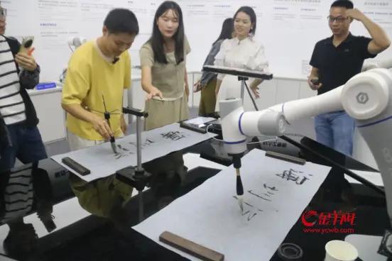 改革开放走在前|能拣货、能调咖!深圳机器人产业迸发新活力