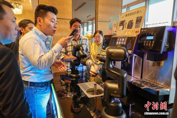 从工厂到咖啡店 沈阳机器人焕发工业城市新活力