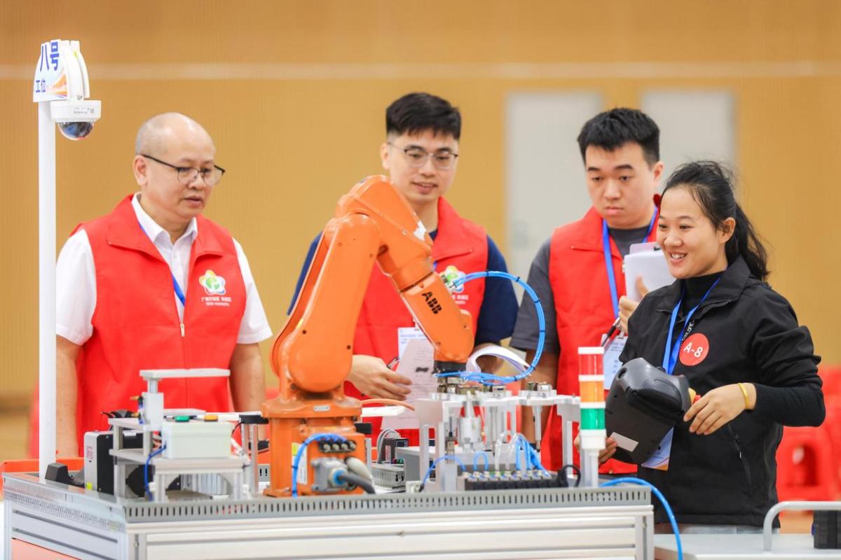 广州工业机器人“指挥官”在黄埔上演巅峰对决