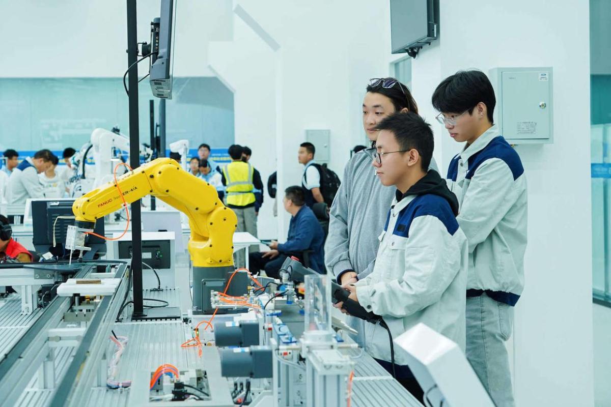 西部首个具身智能机器人全场景赋能中心落地成都成华