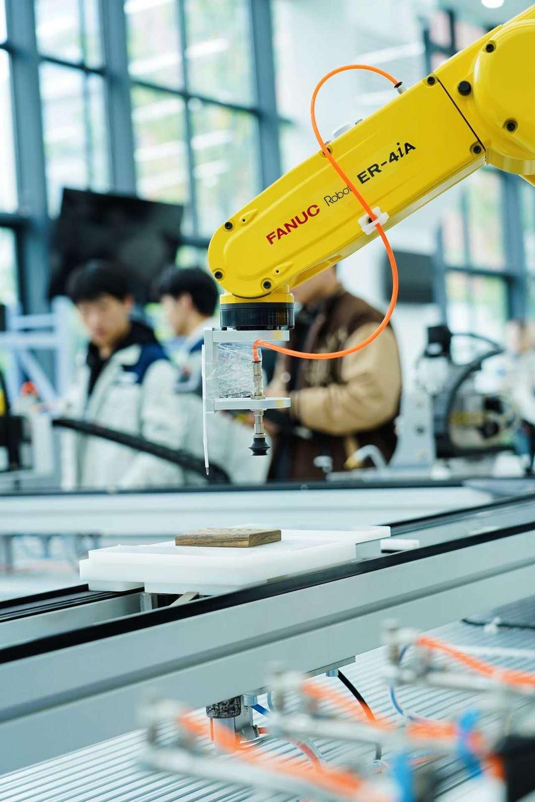 西部首个具身智能机器人全场景赋能中心落地成都成华