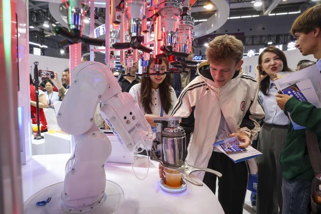 首发首展成果井喷,湾区“定义”AI机器人产业格局