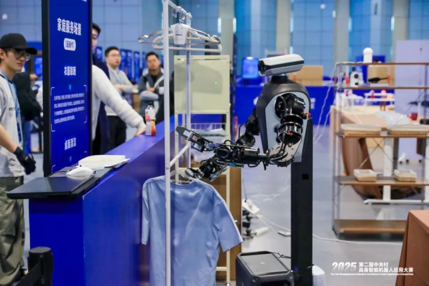 这届机器人,太能干了!观众直呼“快点上岗!”