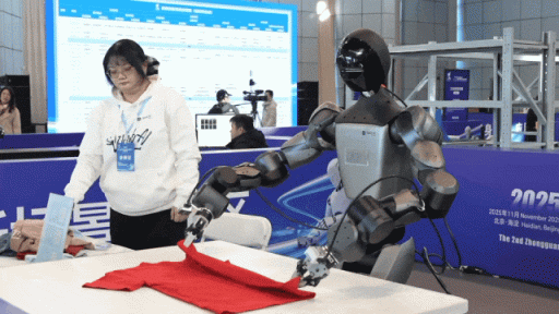 这届机器人,太能干了!观众直呼“快点上岗!”