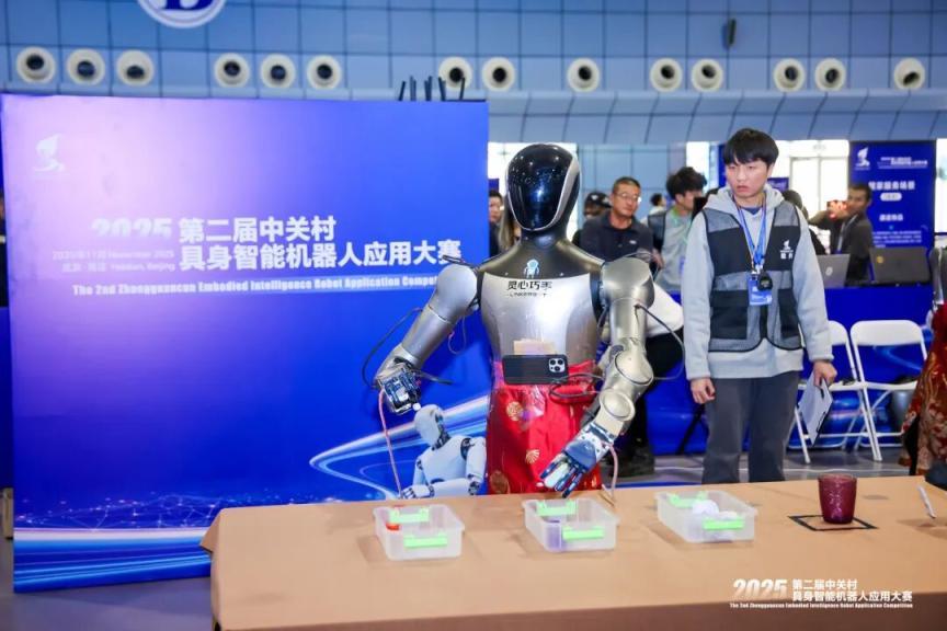 这届机器人,太能干了!观众直呼“快点上岗!”