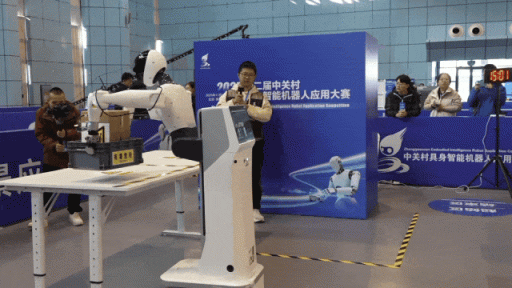 这届机器人,太能干了!观众直呼“快点上岗!”