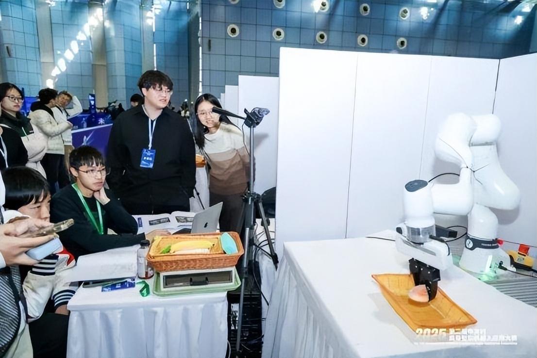 圆满收官!2025年第二届中关村具身智能机器人应用大赛落幕