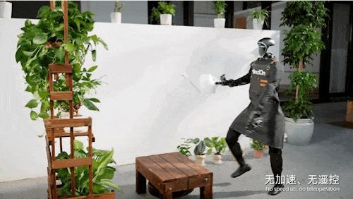 原腾讯Robotics X算法研究员创业,4个月获3轮融资,要在3-5年将人形机器人送进家庭