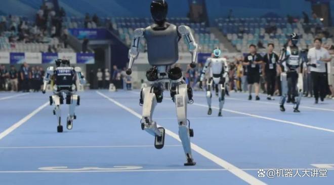 狂飙与悬崖：2025，机器人驶出浅滩