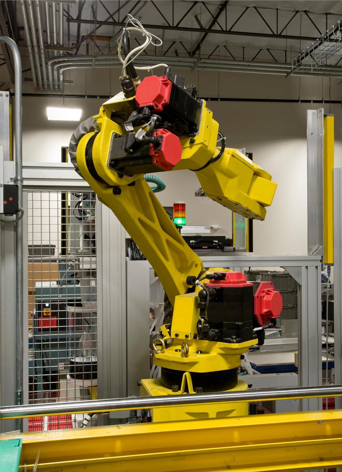 工业机器人狂飙28%！谁在失业，谁在重生？