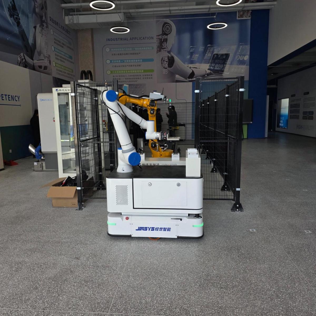 人形机器人工厂应用成难题，复合机器人成企业主流选择