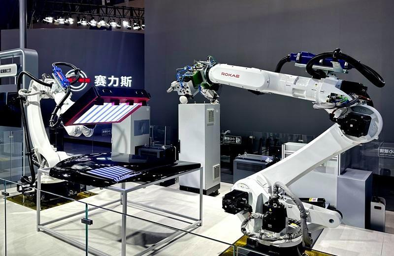 关键工序100%自动化!济宁造机器人上岗赛力斯动力长寿工厂