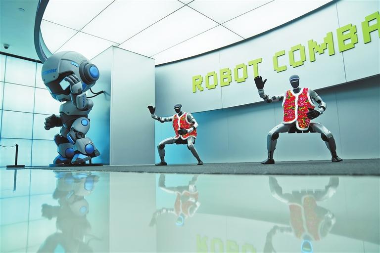 镜头里的河南丨从4S店到实验室 看见机器人的河南功夫