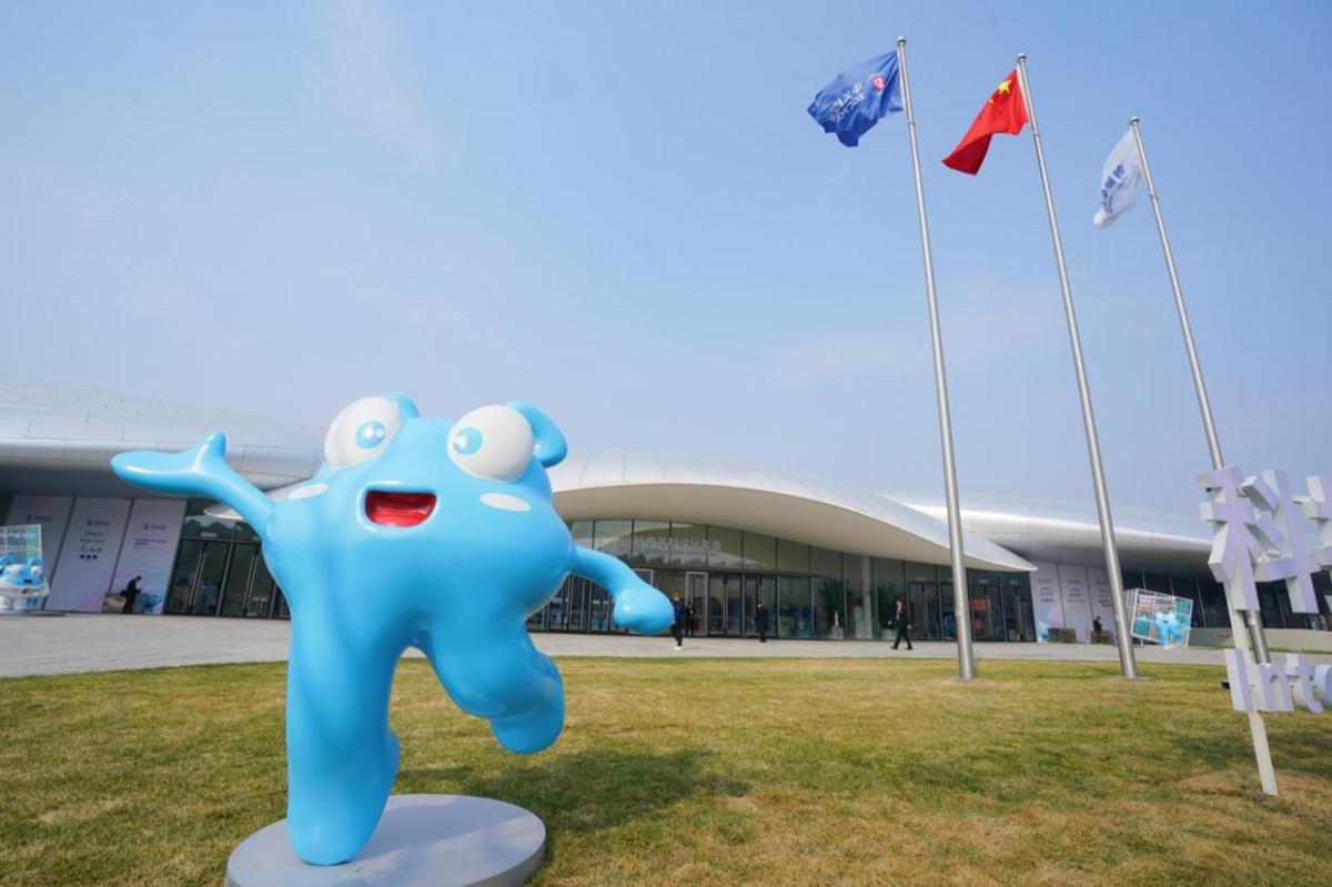 “机器人浓度”再创新高！中关村论坛年会科技办会亮点多