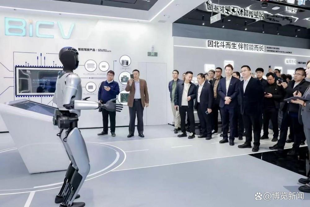 魔法原子人形机器人让导览“玩”出新花样