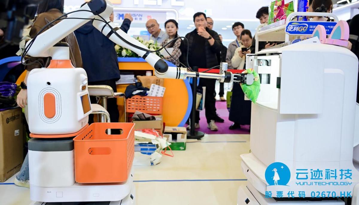 云迹科技“便利GO”首发 酒店机器人迈入操作智能时代