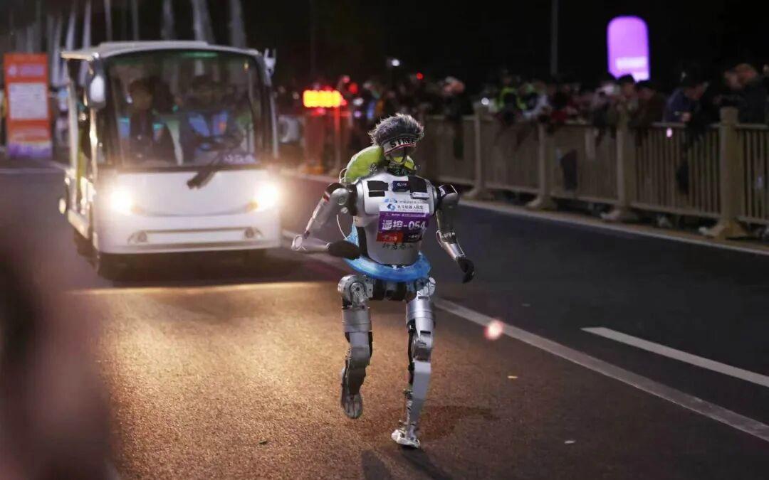 人类纪录或被机器人打破？人形机器人半马前瞻：更快、更高、更实