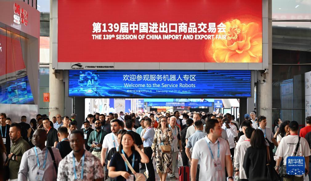 广交会聚焦服务机器人 展示前沿智造成果