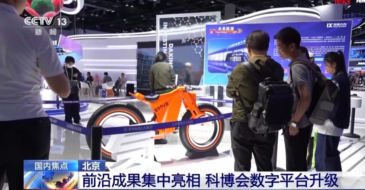 “虎鲸”海洋机器人、天启卫星模型 超酷前沿成果集中亮相科博会