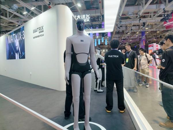 BEYOND Expo2026观察:具身智能的“ChatGPT时刻”还没到,机器人公司在争什么?