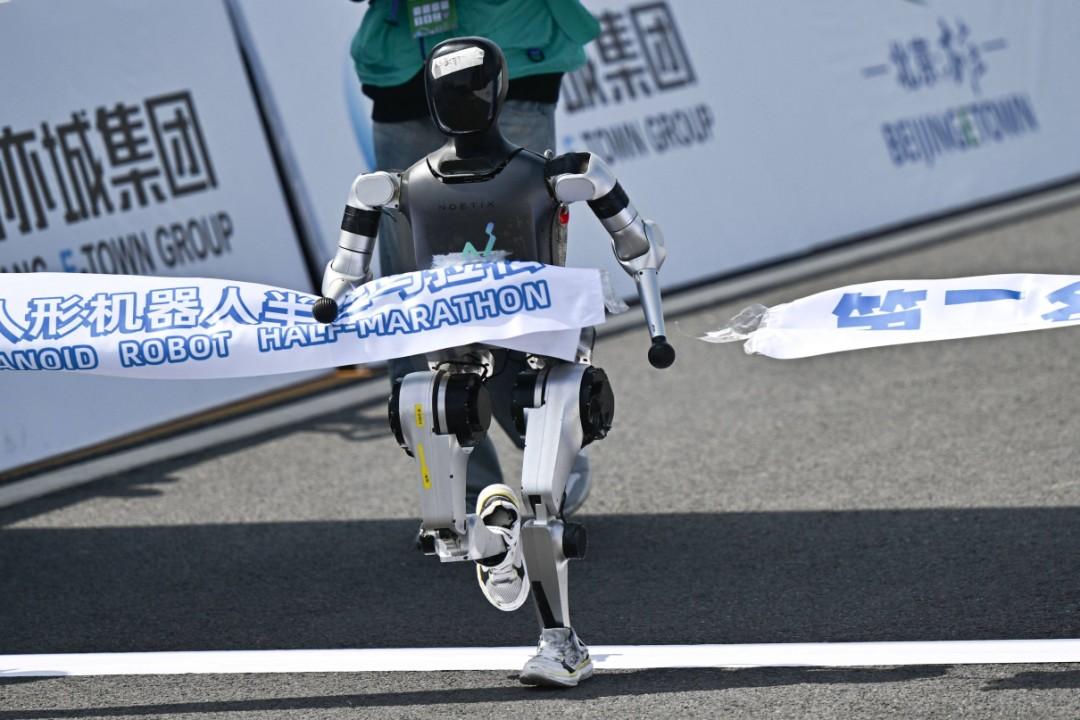 机器人行业的真正瓶颈，中美谁能率先攻克？