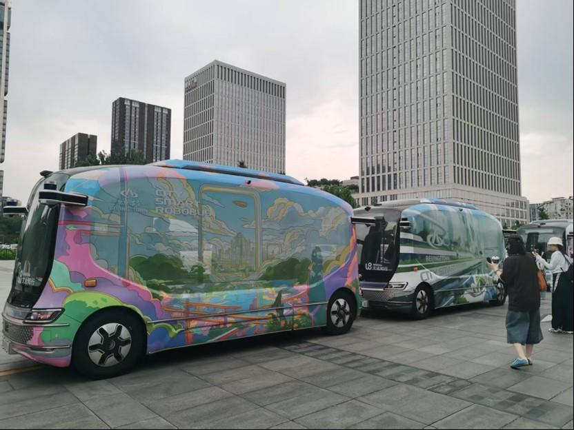 坐着无人车去探秘：北京这些能跑会跳的机器人怎么造出来的