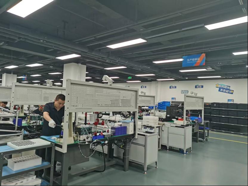 坐着无人车去探秘:北京这些能跑会跳的机器人怎么造出来的