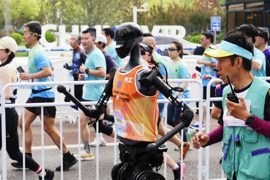 为什么科学家非要搞“人形机器人”?