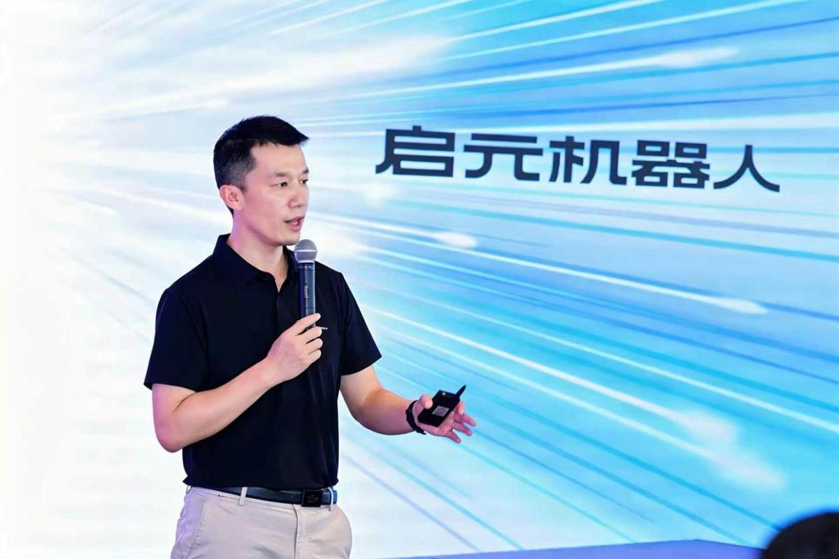 上纬新材CEO田华首次公开发声：我们为什么押注个人机器人？