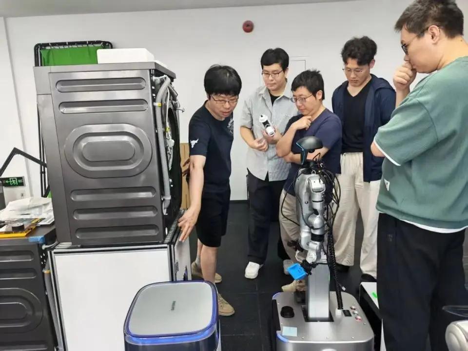 机器人为数据而“打工” 上海电信“朋友圈”进实景