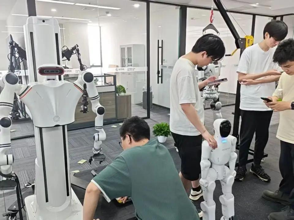 机器人为数据而“打工” 上海电信“朋友圈”进实景