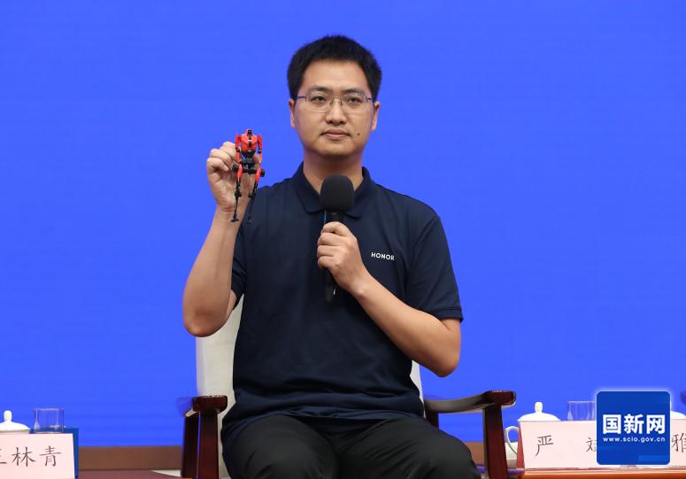 比上届冠军快110分钟！荣耀机器人藏着怎样的“硬核科技