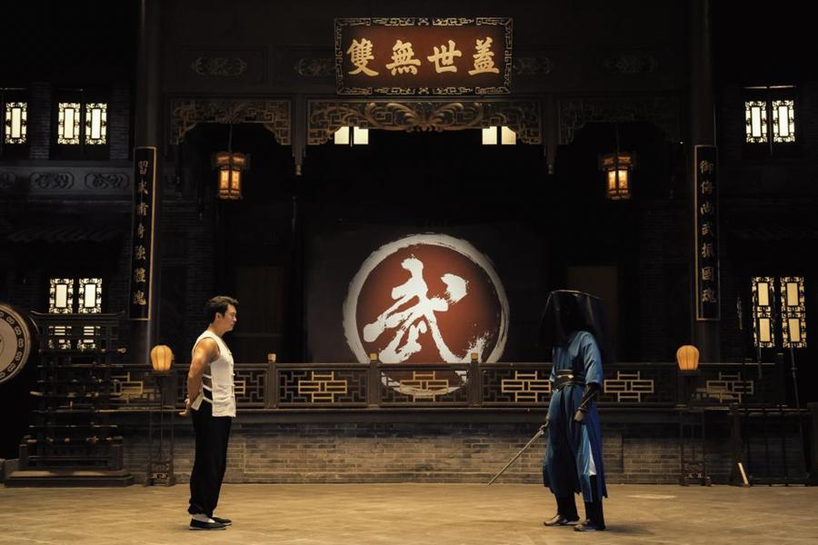 人形机器人遇上真功夫，能否见招拆招？智元远征A3上演人机武学切磋