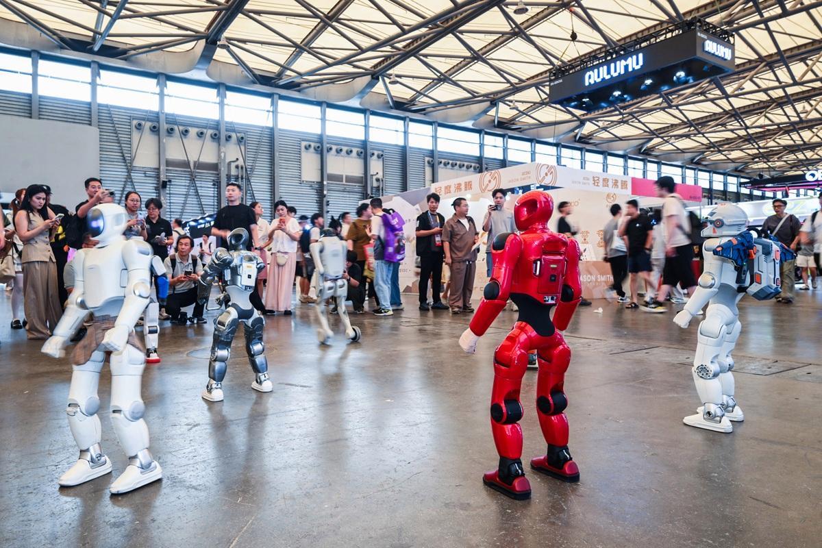 上纬新材亮相2026ChinaJoy,启元可DIY角色个人机器人成展会焦点!